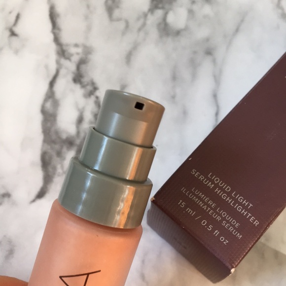 Ilia highlighter - Picture 3 of 5